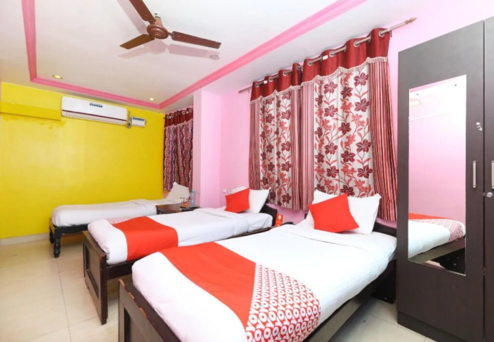 Lloyds Nest by OYO Rooms