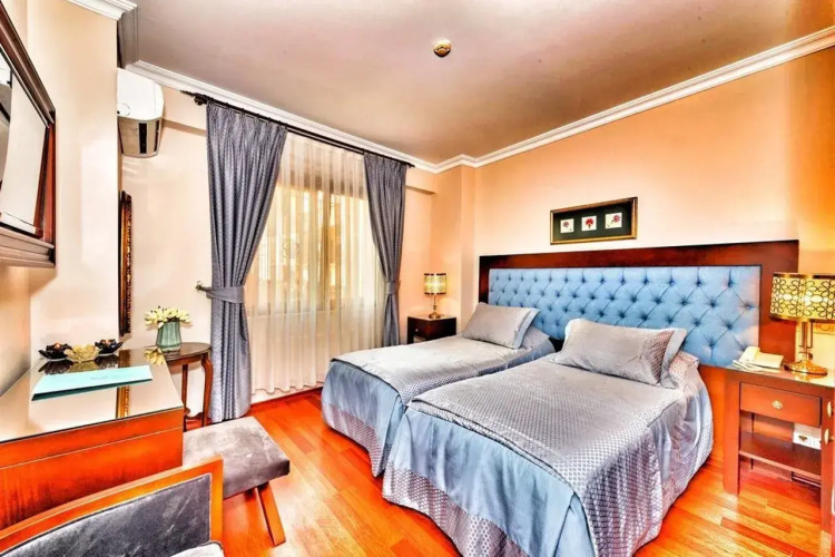 Daphne Hotel