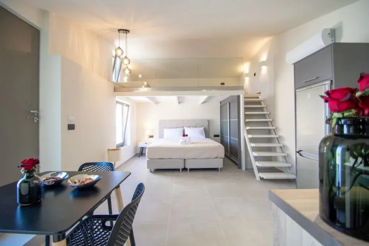 Manthos Beachfront Luxury Suite