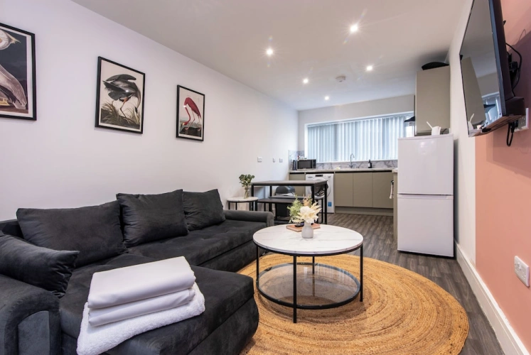 2 Bedrooms Apartment