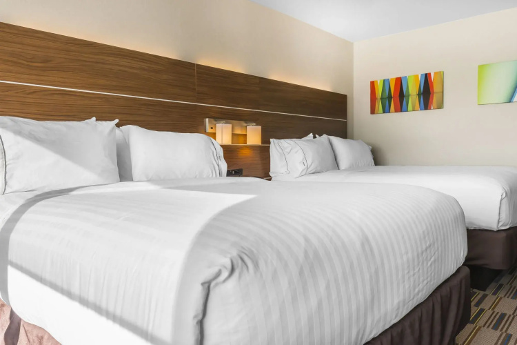 Holiday Inn Express & Suites Clarion
