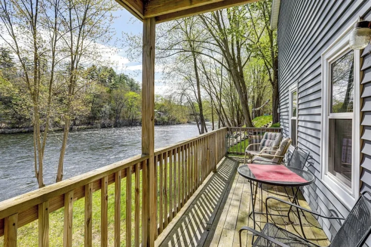4 Bedrooms Cottage with balcony