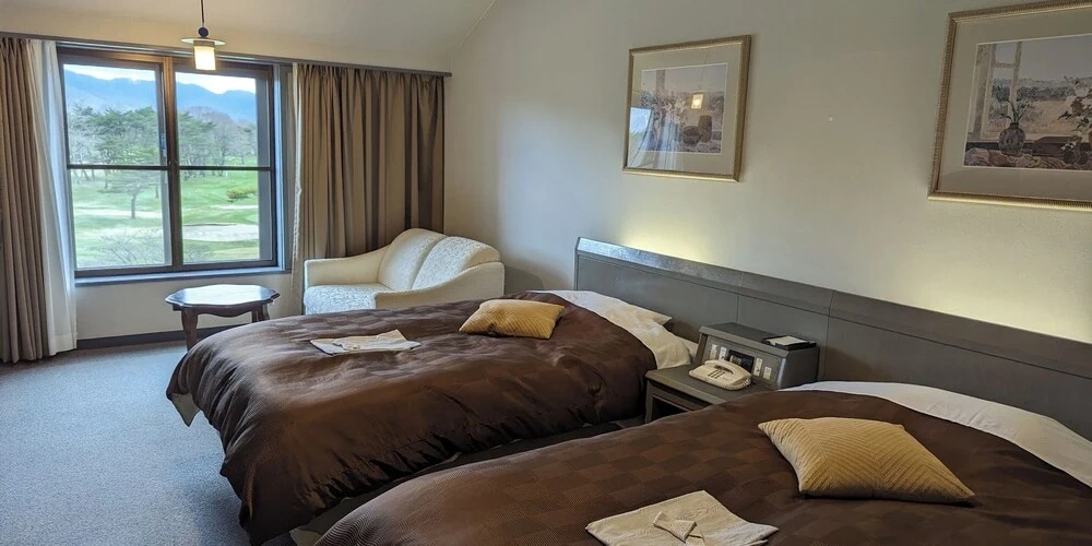 Standard Twin room with golf view