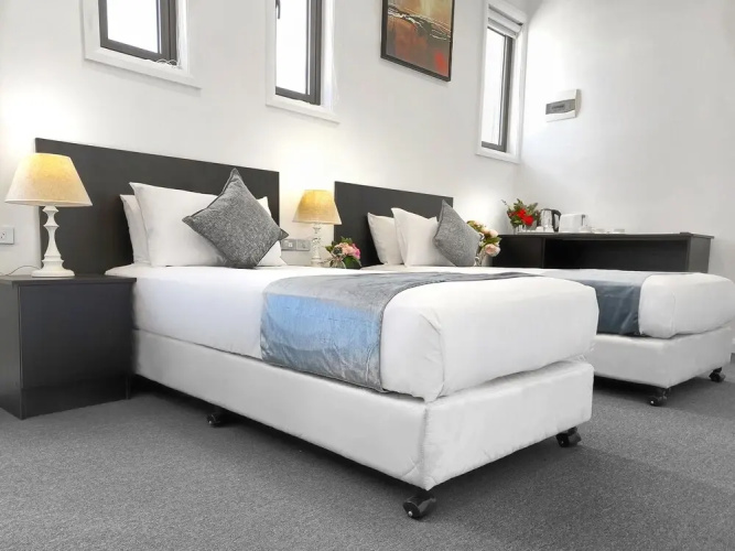 Commercial Hay Hotel