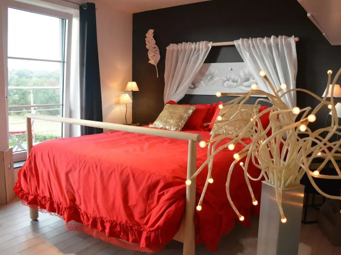 Luxurious Villa in Beauraing With Garden