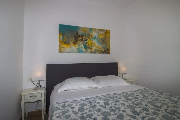 Brand New Suite next to Palace & Beach
