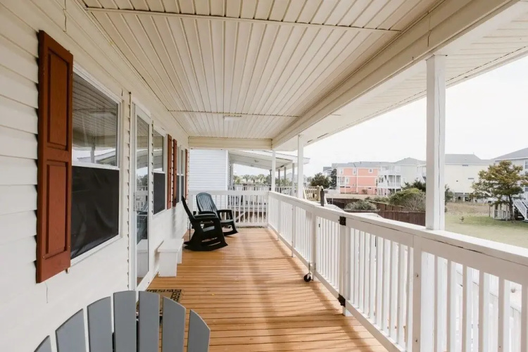 Holden Pattern 4 Bedroom Home by RedAwning