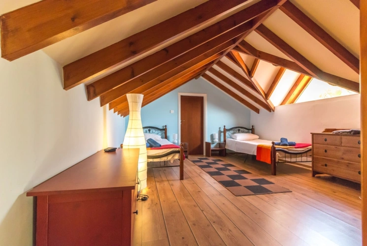 6 Bedrooms Villa