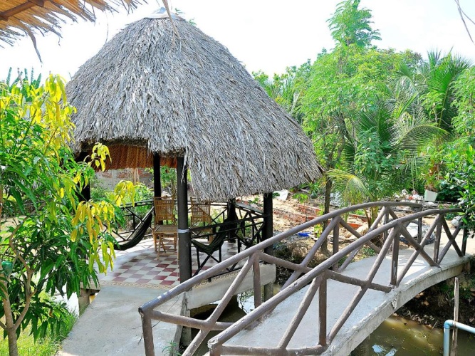 Bungalow with garden view