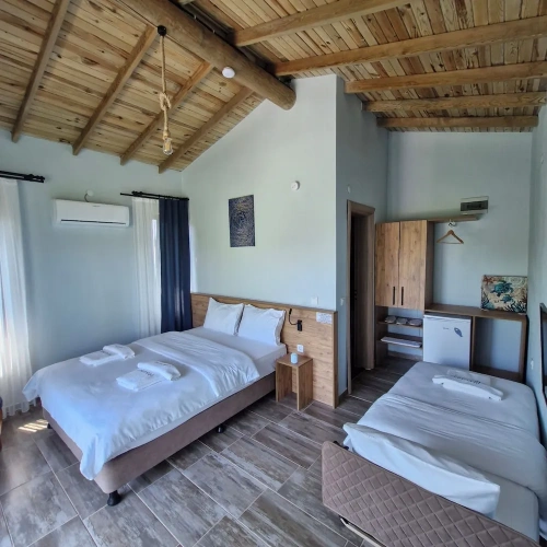 Standard Triple room with garden view