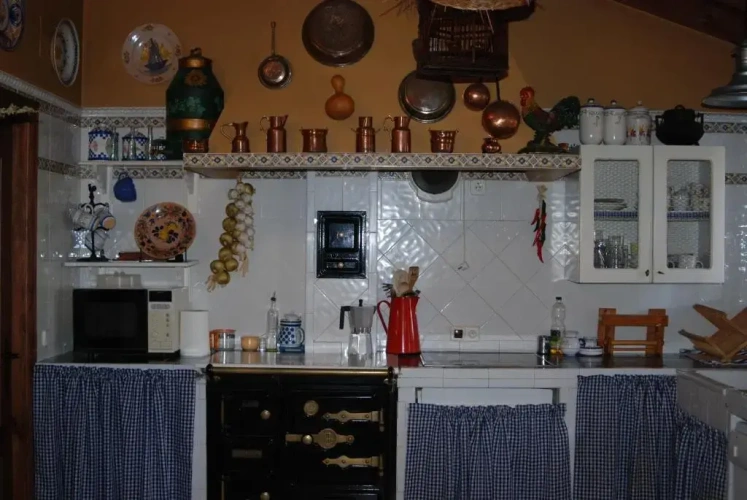 4 Bedrooms Cottage