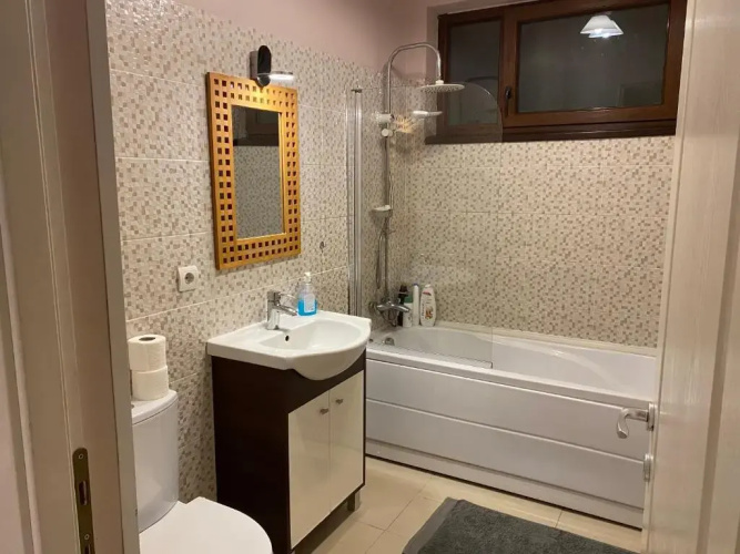 IGI RED FLAT with free private parking