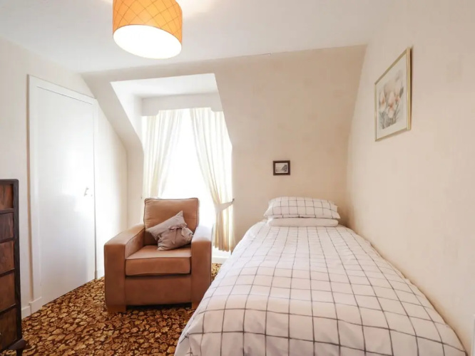 Holly Hoose