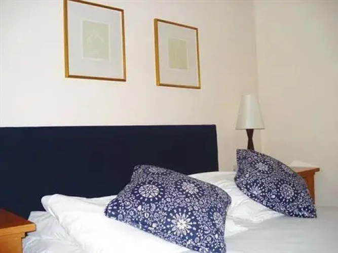 Edinburgh Lodges