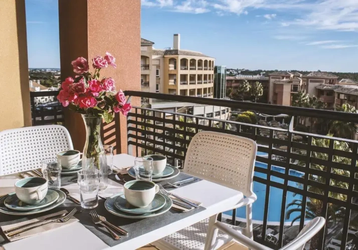 2 Bedrooms Apartment