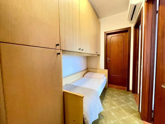 Central Apartment With Shared Pool