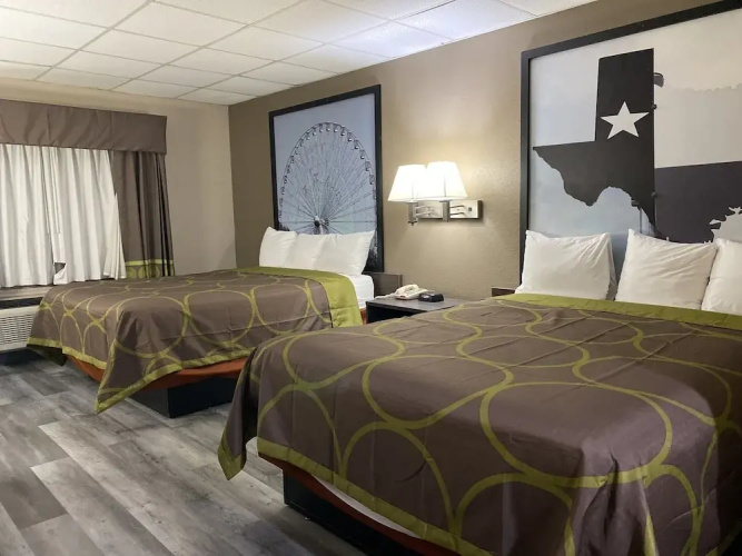 Super 8 Gainesville TX