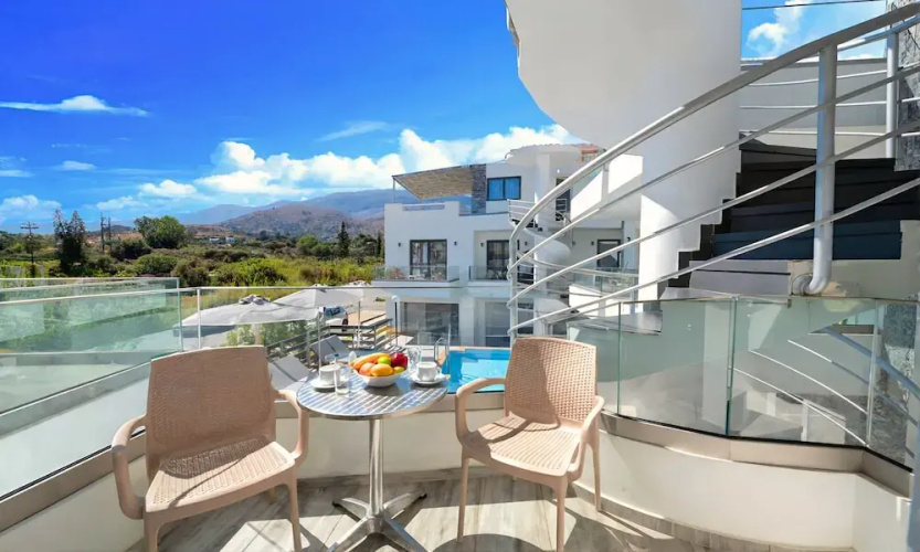 Pnoe Beachside Living