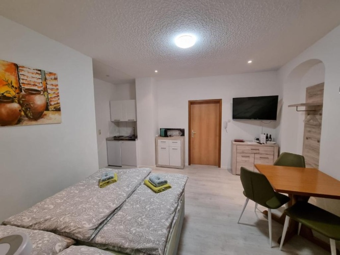 2 Bedrooms Single Apartment