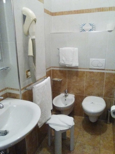 Standard Triple room with balcony and with partial sea view