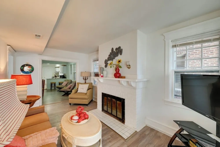 3 Bedrooms Apartment