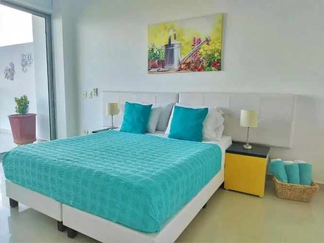 Apartment with balcony and with sea view