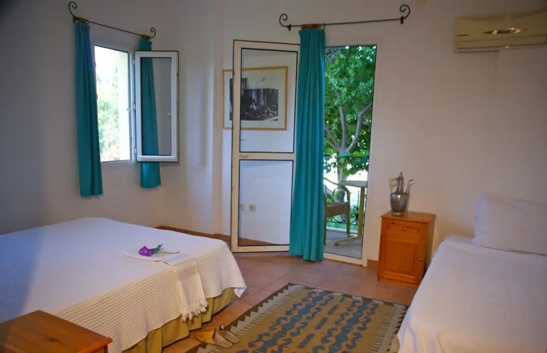 Standard Triple room with balcony