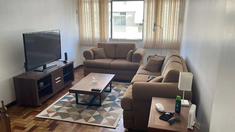 Apto a 700m da Praia do Leblon com Wi-fi e ar