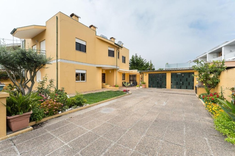 3 Bedrooms Apartment