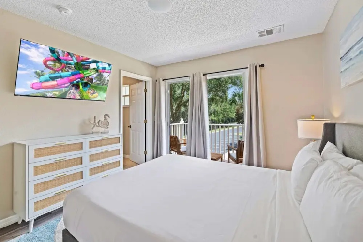 8400 Blue Lagoon Drive
