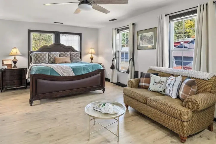 The Three Bears Retreat - King suites