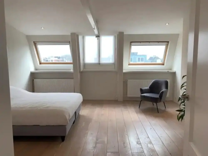 Bright Waterview Apartment