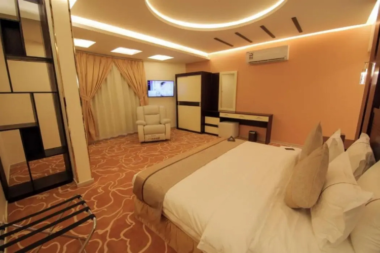 Golden Night Hotel