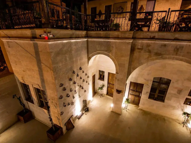 Saddle Cave Hotel