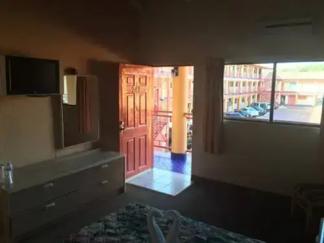 Hotel Del Sol Inn