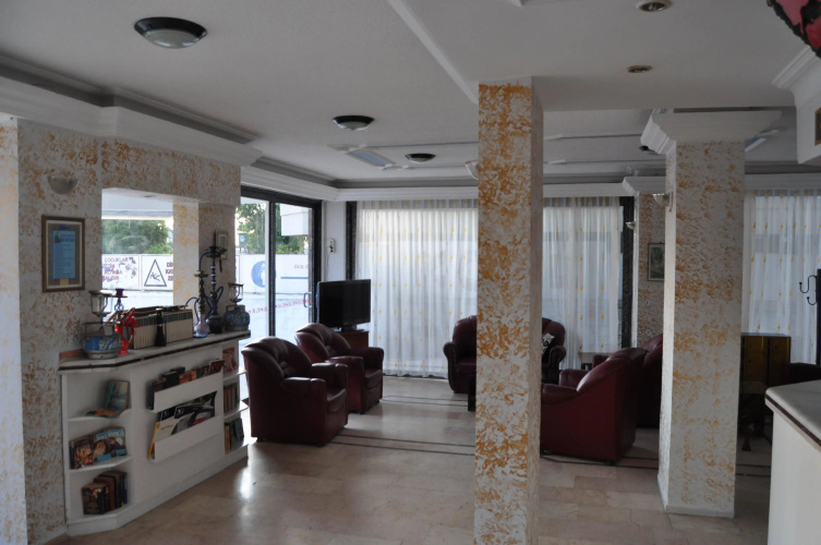 Rose Hotel