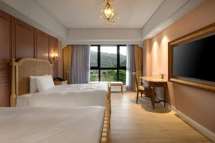 Grasse Grace Manor