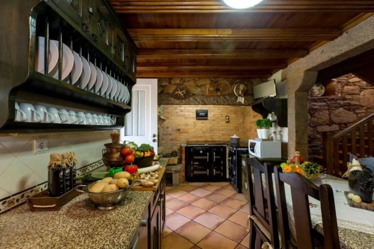 6 Bedrooms Double Cottage