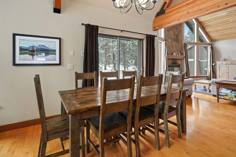 8 Mt Baker Home with Hot Tub by RedAwning
