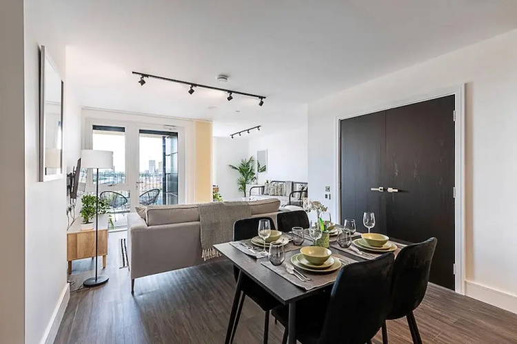 Sky-high Apartment With Modern Decor