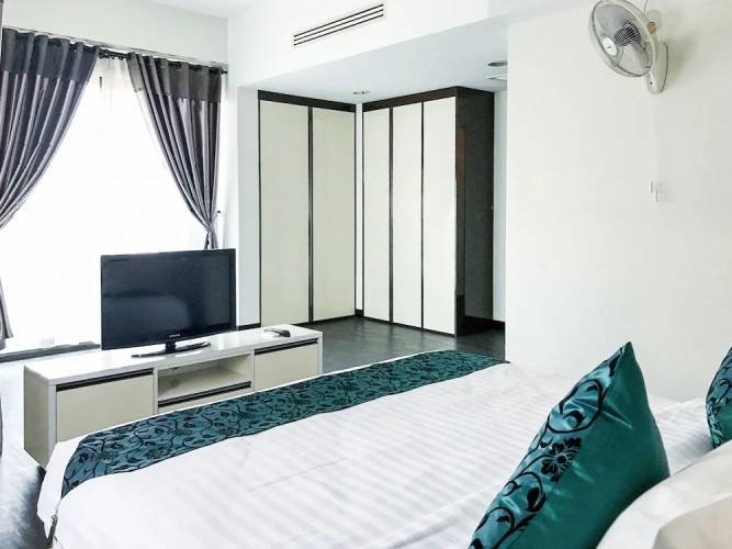1 Bedroom Suite with city view