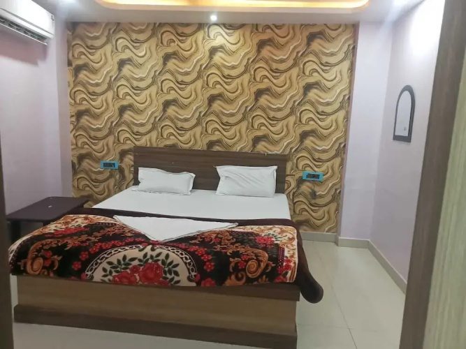 Hotel Regal Heights