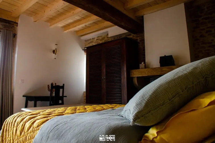 4 Bedrooms Cottage