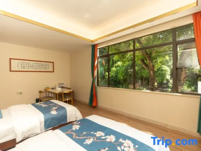 Standard Twin room with river view