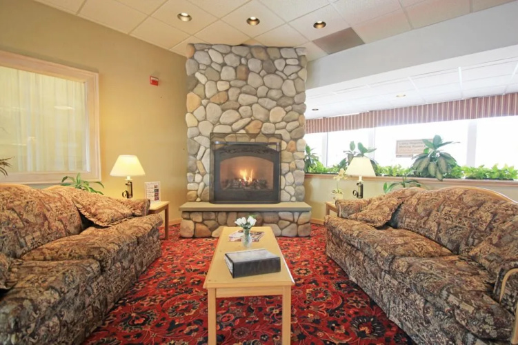 Zackery's Restaurant At Fireside Inn and Suites