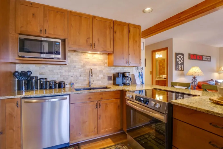 Silverthorne Condo: Patio, Mtn Views, Pool Access!