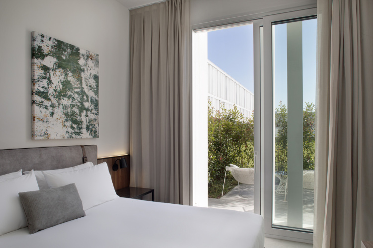 J Hotel photo 6