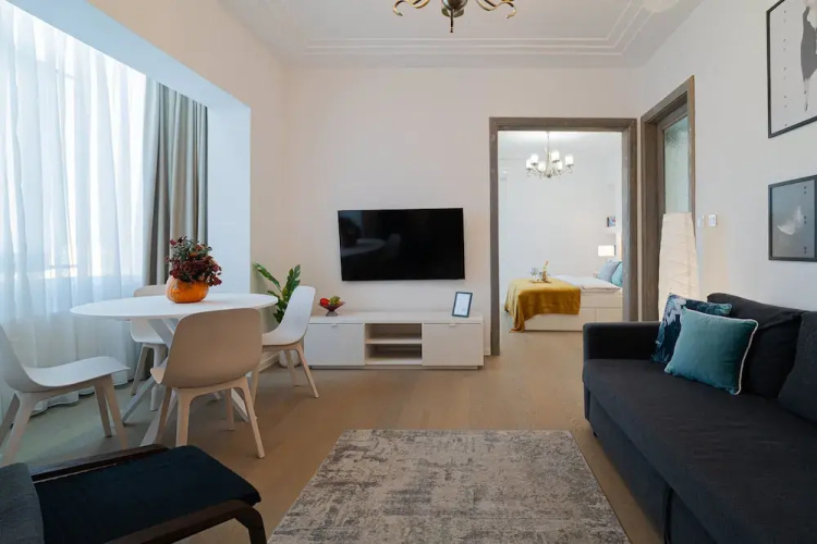 Charming 2BR Apartment - Steps to Romanian Athenaeum