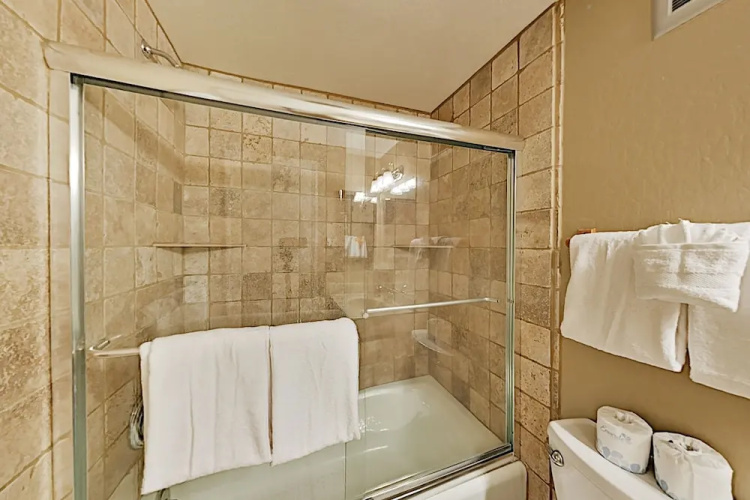 3251chat 4 Bedroom Condo