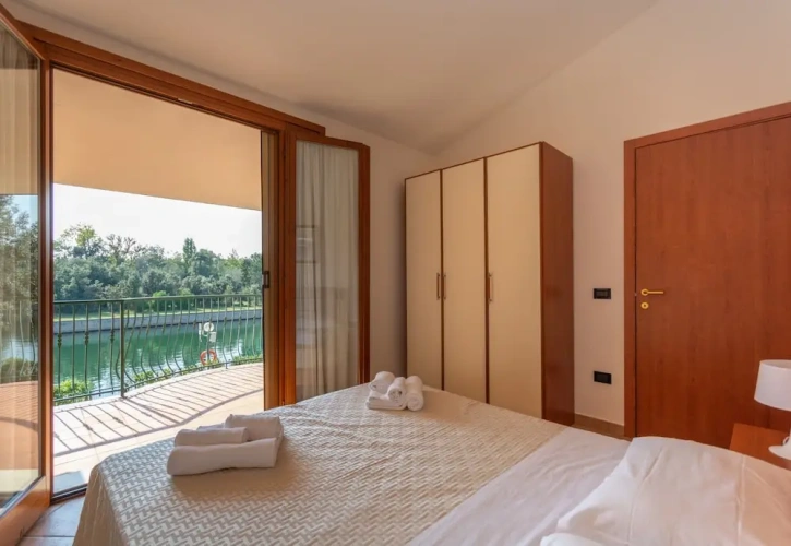 2 Bedrooms Standard Family room with sea view